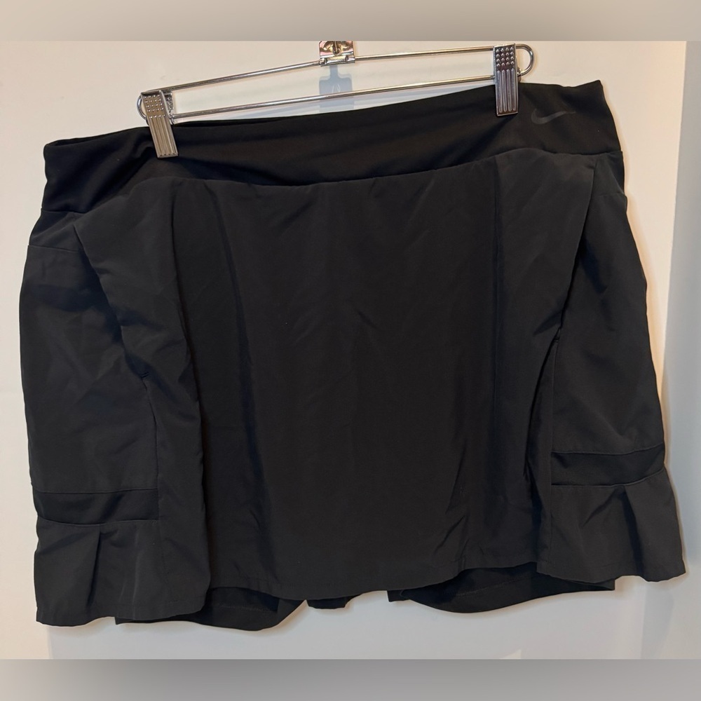 Nike dry fit Xl skirt with built in shorts